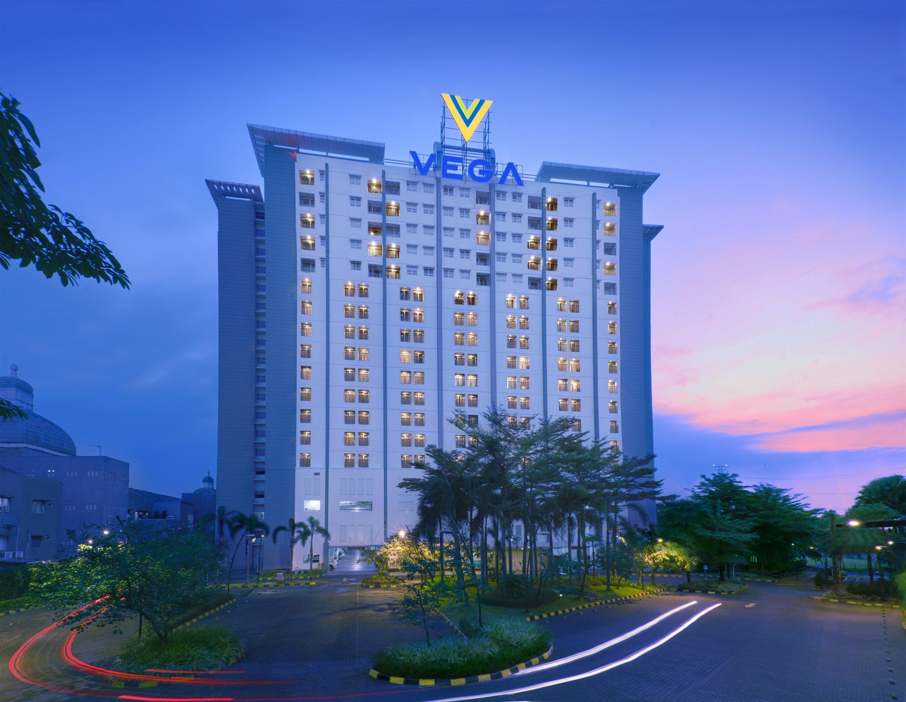 Vega Hotel Gading Серпонг Екстериор снимка