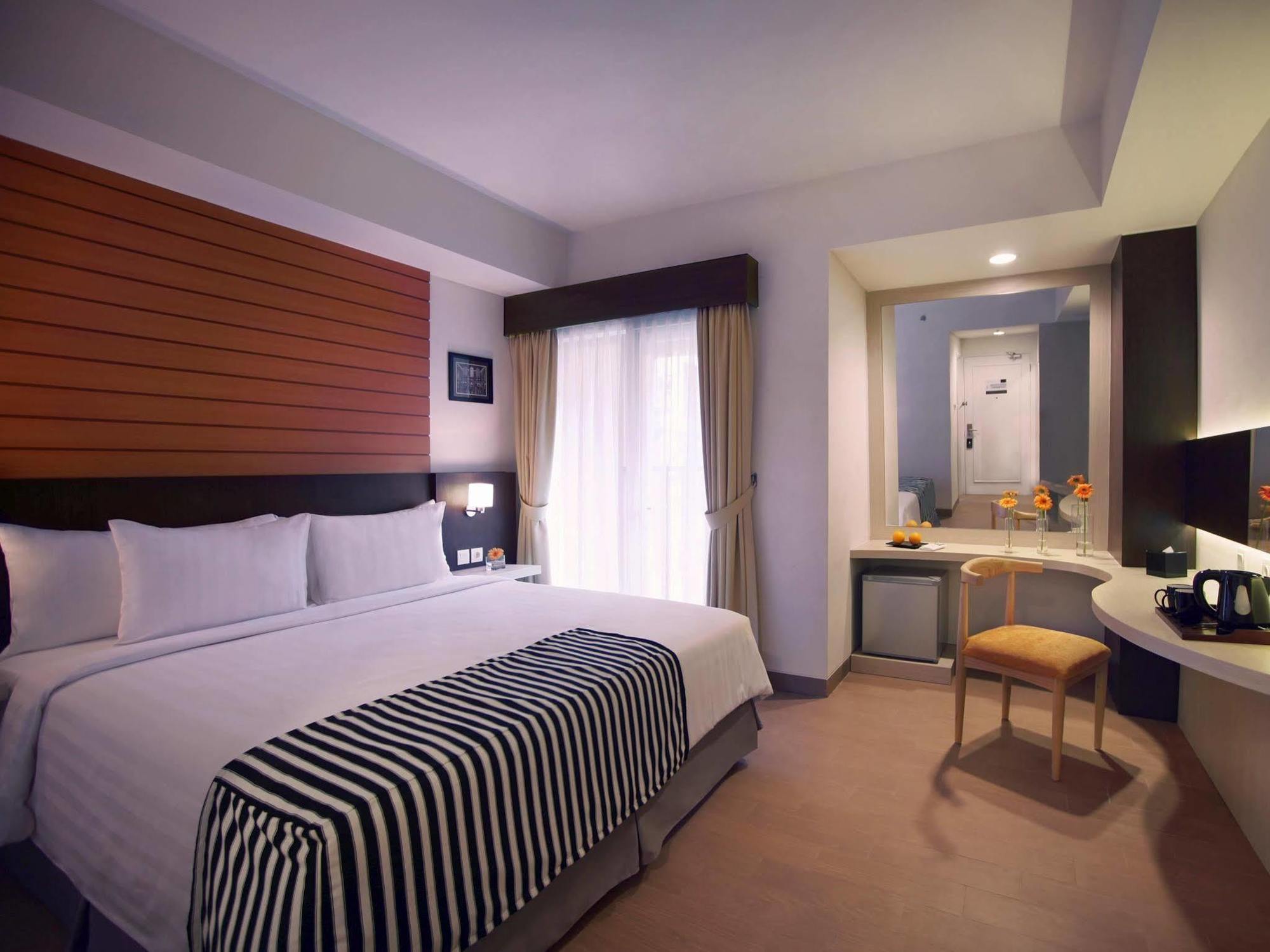 Vega Hotel Gading Серпонг Екстериор снимка