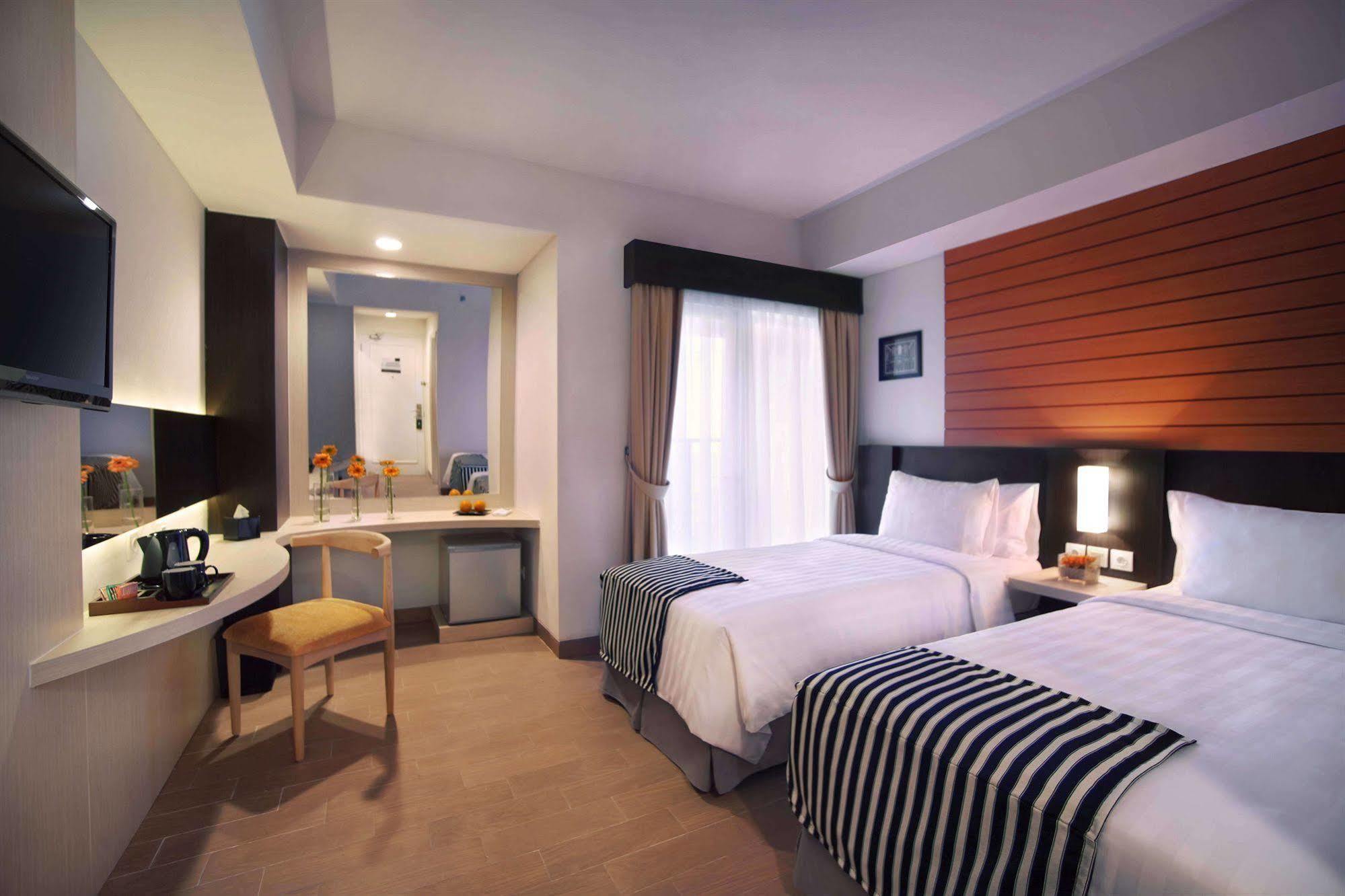 Vega Hotel Gading Серпонг Екстериор снимка